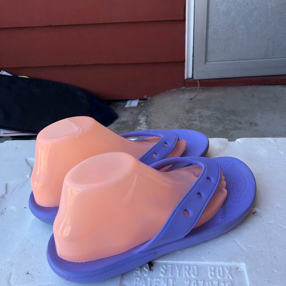 Crocs Classic Women’s Flip Flops Solid Digital Violet Size W9 - Picture 6 of 16